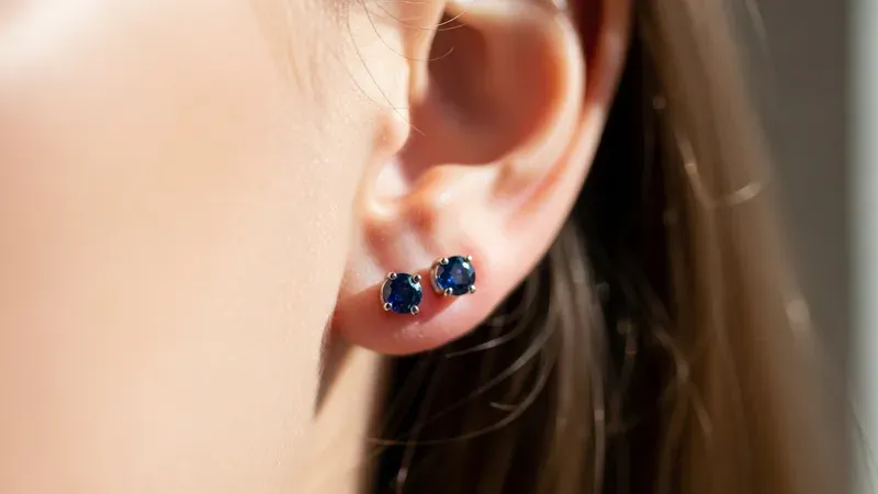 Boucles d'oreilles puces saphir : guide pour bien choisir